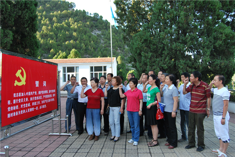 黨員(yuán)重溫誓詞