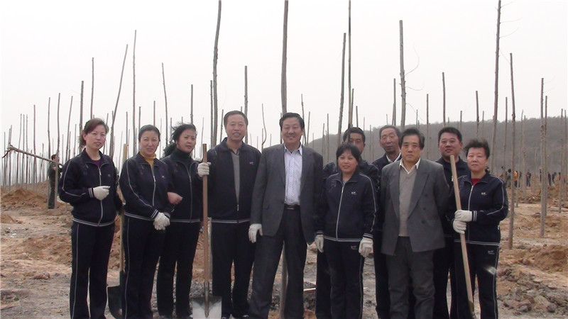 公司組織黨員(yuán)義務植樹(shù)